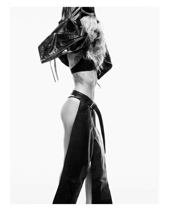 Topless Miley Cyrus Bare Tits Pubic Hair Wonderland Magazine