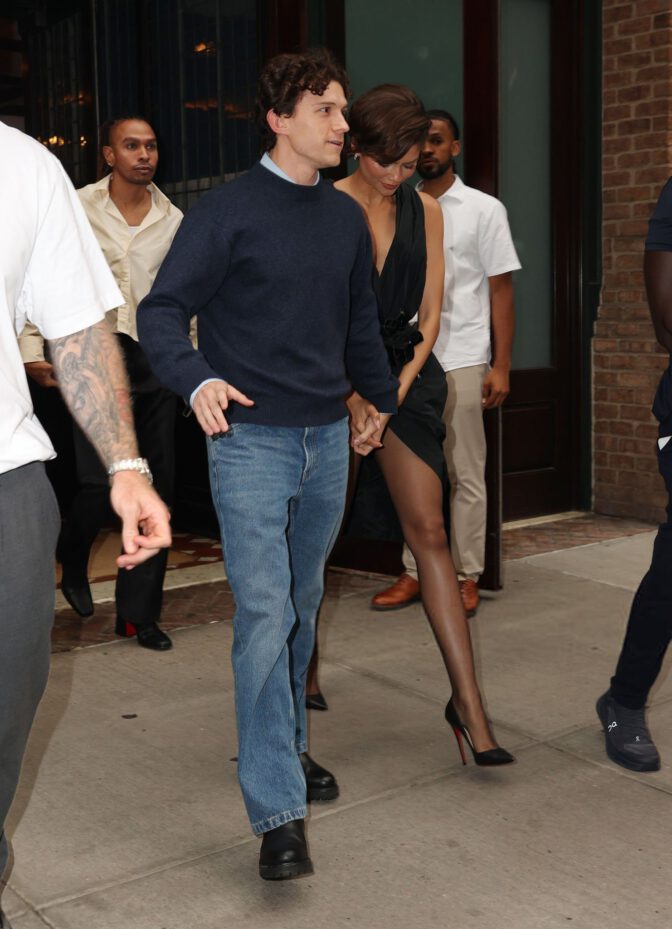 Zendaya Legs Near Upskirt Nyc Hotel
