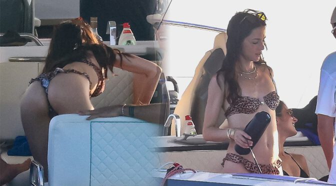 Ana De Armas Booty In Bikini