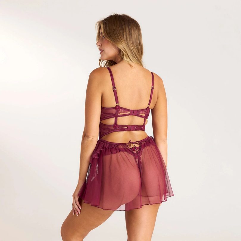 Kara Del Toro Lounge A Love Affair Lace Curves Cleavage