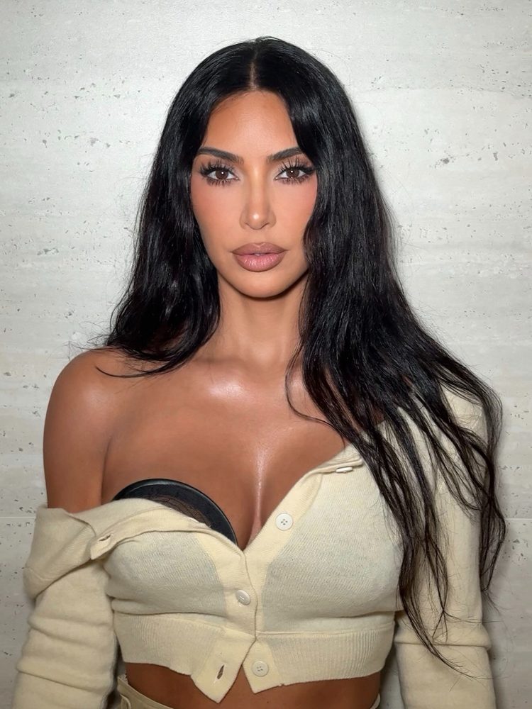 Kim Kardashian Sexy Cleavage Big Boobs