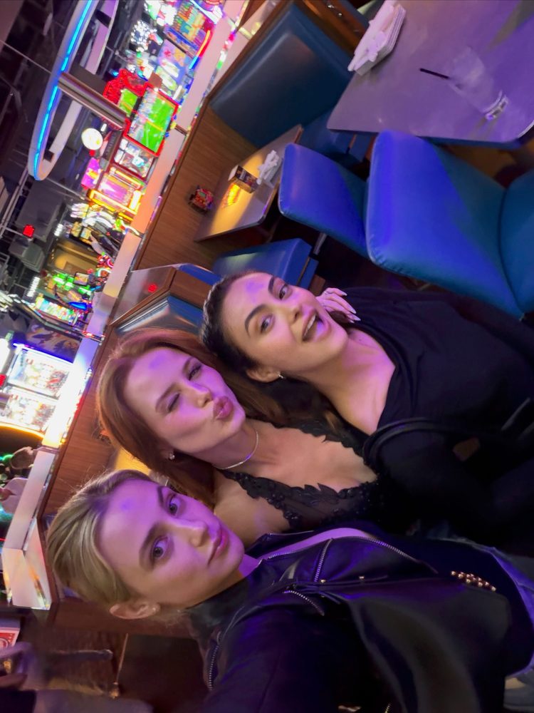 Lili Reinhart Madelaine Petsch & Camila Mendes Gmy Selfie