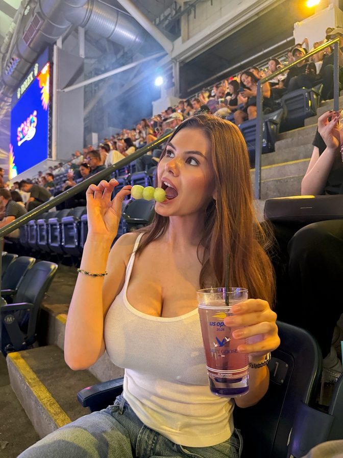 Ashley Tervort Huge Boobs Cleavage Us Open