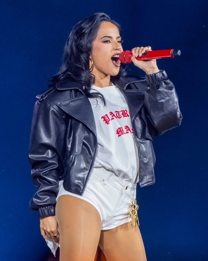 Becky G Tiny White Shorts Metlife Stage Karol G