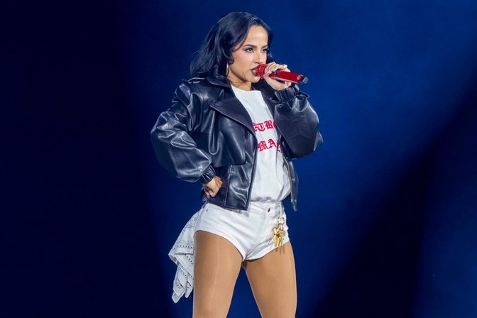 Becky G Tiny White Shorts Metlife Stage Karol G