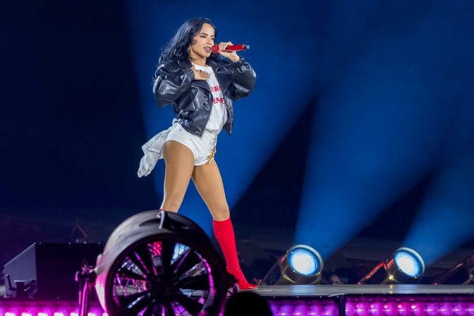 Becky G Tiny White Shorts Metlife Stage Karol G