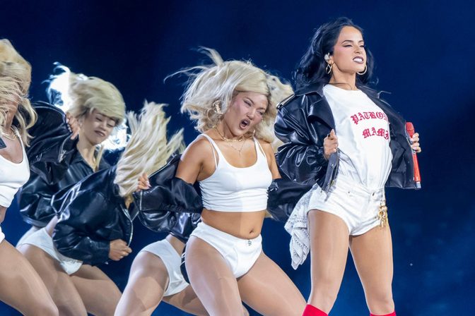Becky G Tiny White Shorts Metlife Stage Karol G