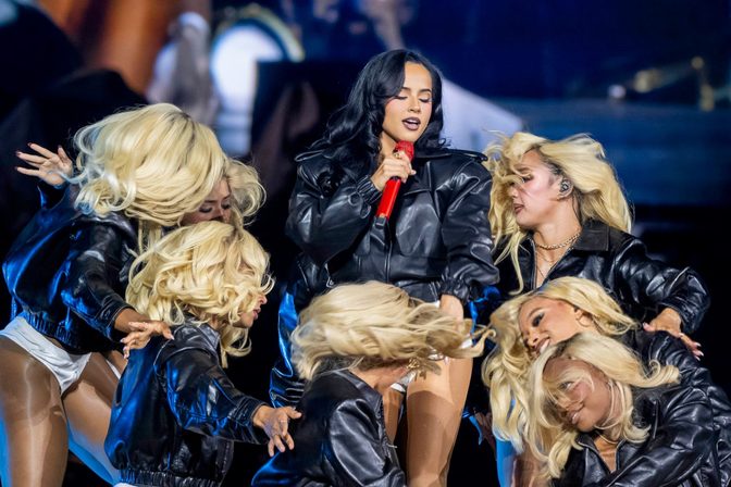 Becky G Tiny White Shorts Metlife Stage Karol G