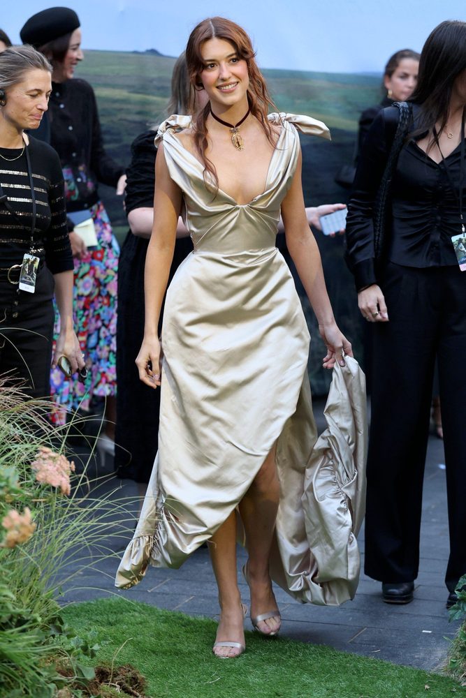 Daisy Edgar Jones Cream Satin Plunge Cleavage Sense Sensibility Premiere