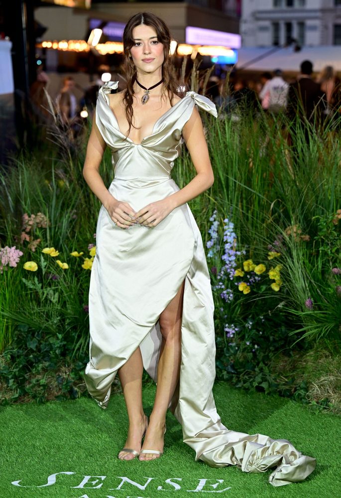 Daisy Edgar Jones Cream Satin Plunge Cleavage Sense Sensibility Premiere