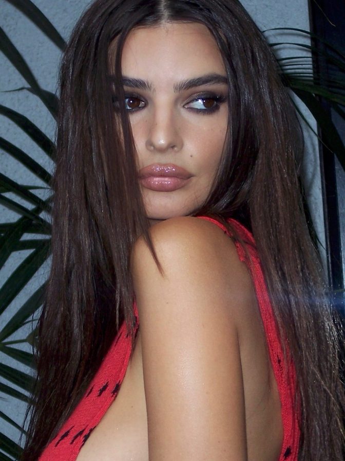 Emily Ratajkowski Braless Side Boob Vma Red Cutout