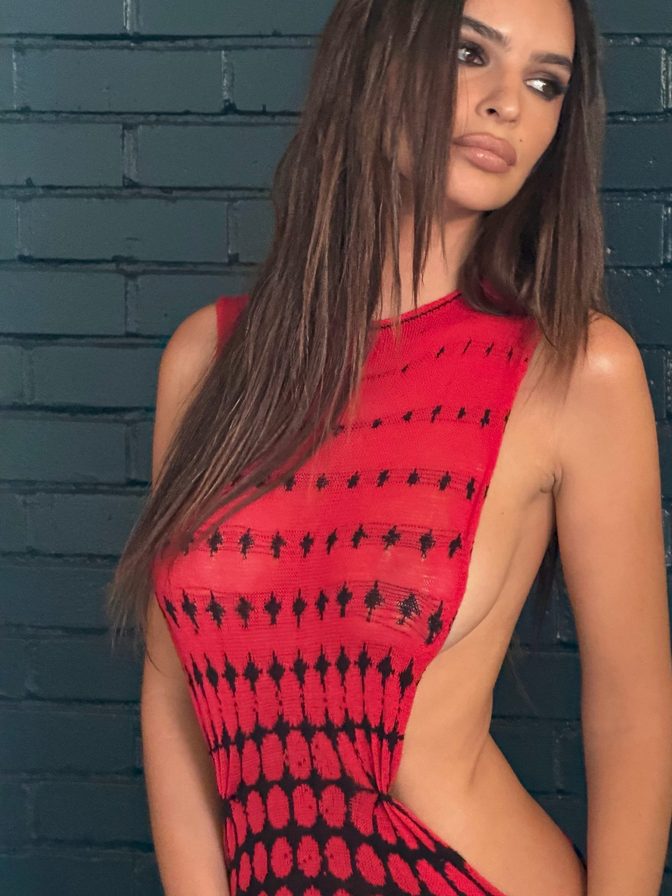 Emily Ratajkowski Braless Side Boob Vma Red Cutout