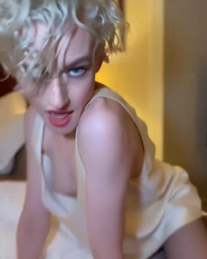 Julia Garner Boob Slip Cream Satin Slip Vmas Hotel Bed.260