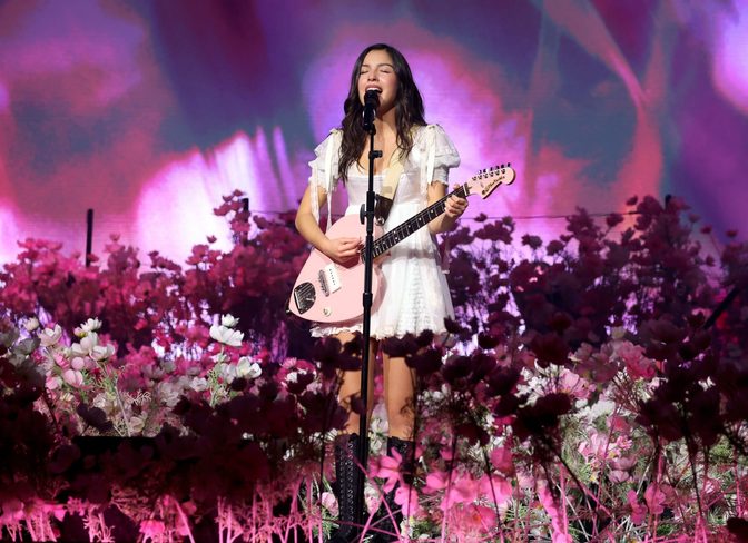 Olivia Rodrigo Wet Curves Pink Shorts Unraveled Tour Opener