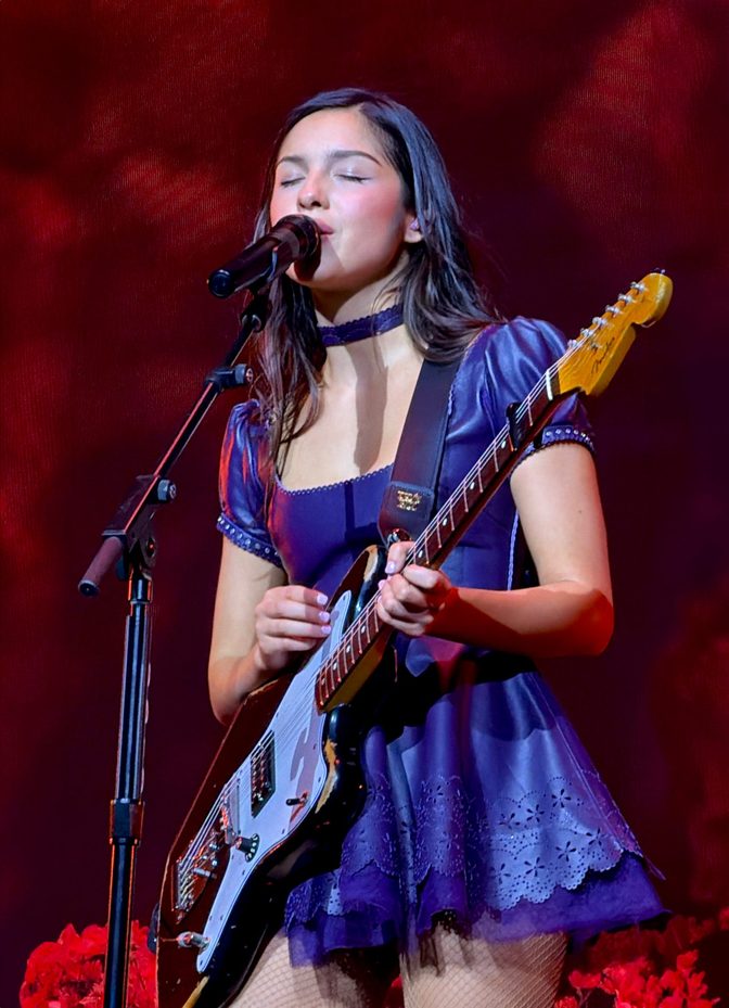 Olivia Rodrigo Wet Curves Pink Shorts Unraveled Tour Opener