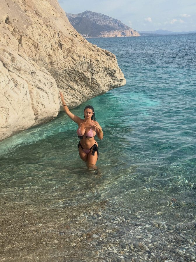 Sarah Curr Pink Polka Bikini Big Boobs Rocky Beach