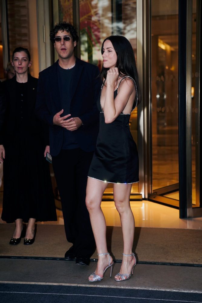 Ana De Armas Nipslip Exposed Nipple Paris Dress