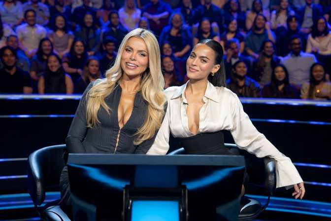 Brooks Nader Sarah Jane Nader Cleavage Who Wants To Be A Millionaire Hot Seat