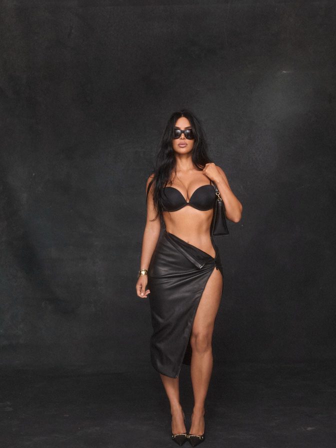 Busty Kim Kardashian Tight Corset Massive Cleavage Panties