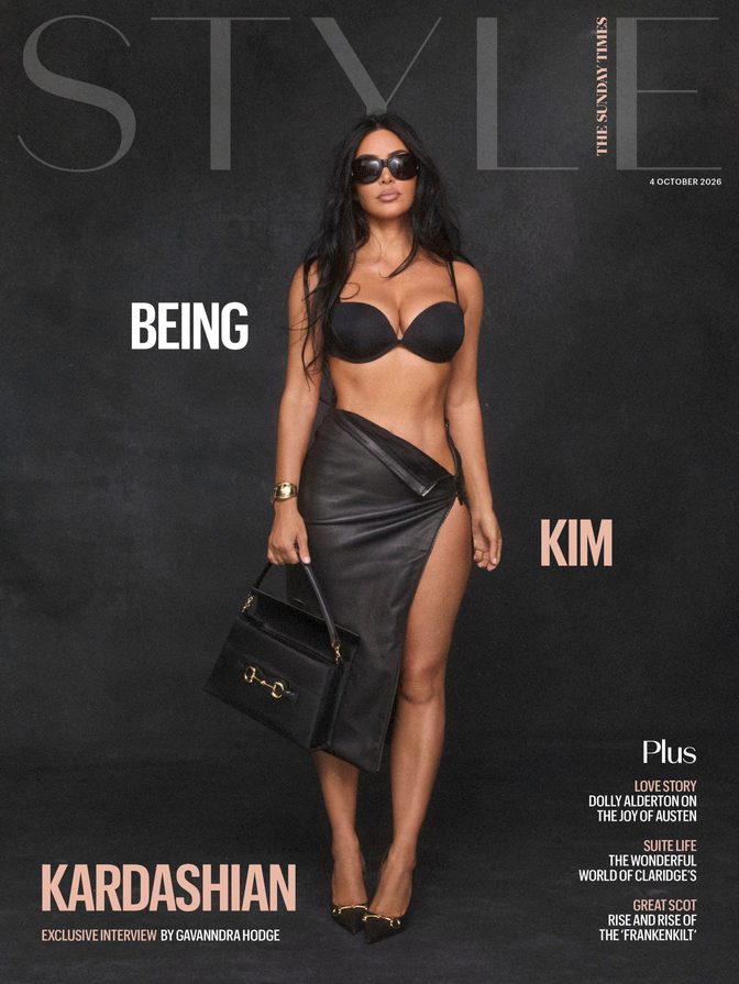 Busty Kim Kardashian Tight Corset Massive Cleavage Panties