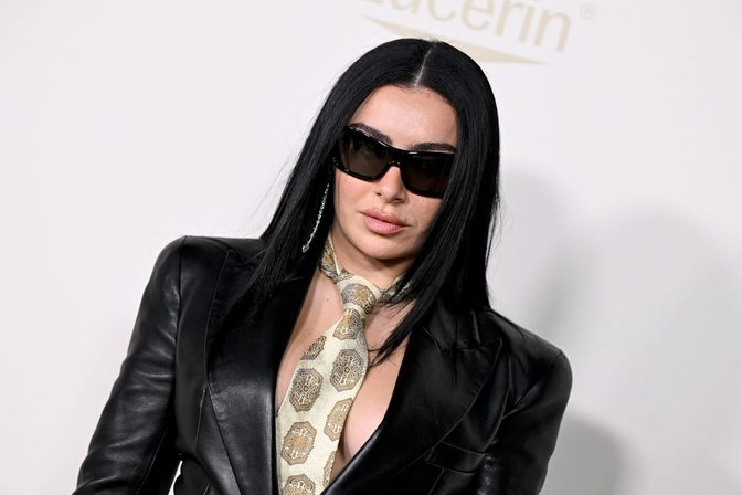 Charli Xcx Braless Leather Blazer Cleavage Imagemaker Awards