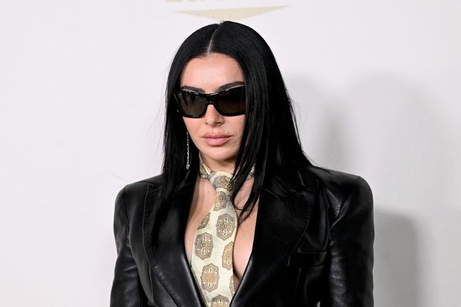 Charli Xcx Braless Leather Blazer Cleavage Imagemaker Awards
