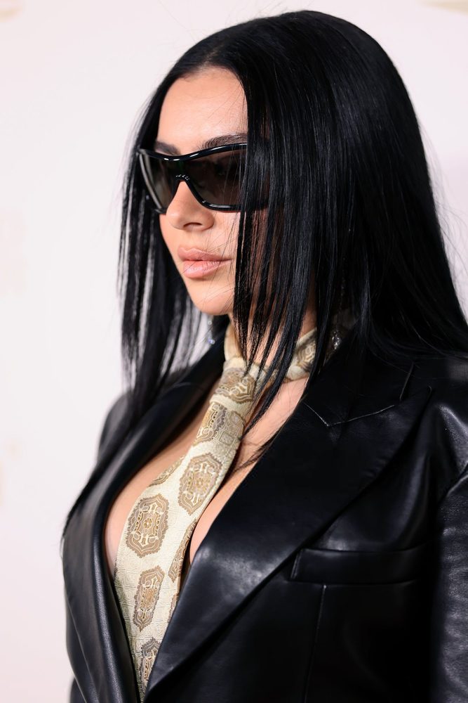 Charli Xcx Braless Leather Blazer Cleavage Imagemaker Awards