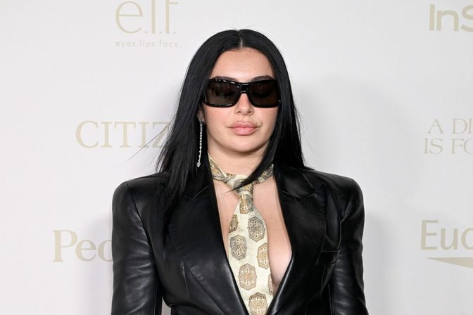 Charli Xcx Braless Leather Blazer Cleavage Imagemaker Awards