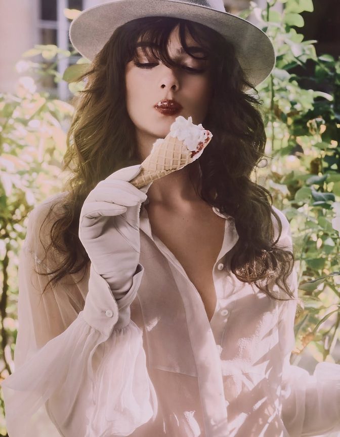 Deva Cassel Grazia Italia Sexy Cleavage Open Shirt Curves