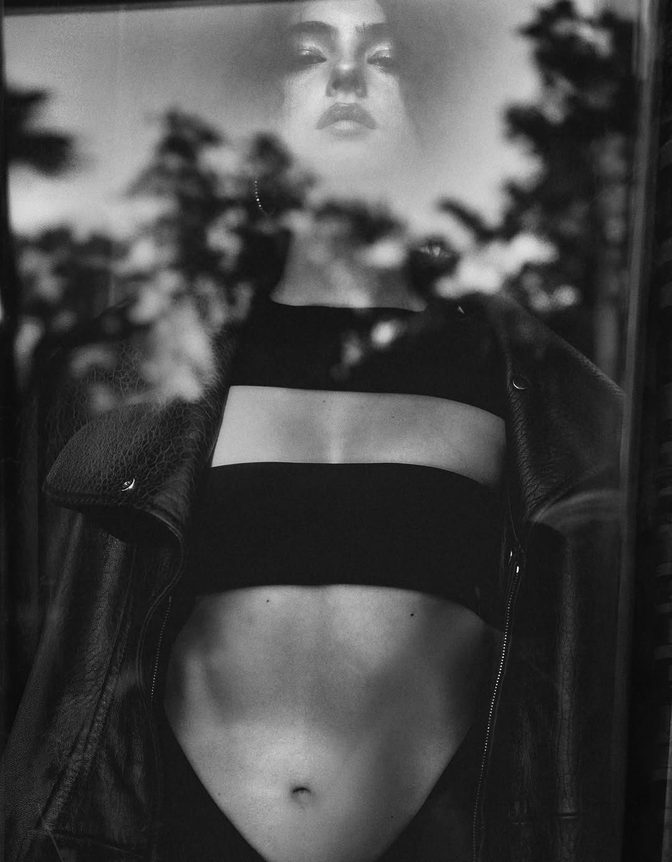 Deva Cassel Grazia Italia Sexy Cleavage Open Shirt Curves 007