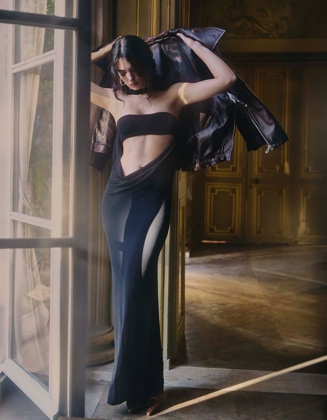 Deva Cassel Grazia Italia Sexy Cleavage Open Shirt Curves