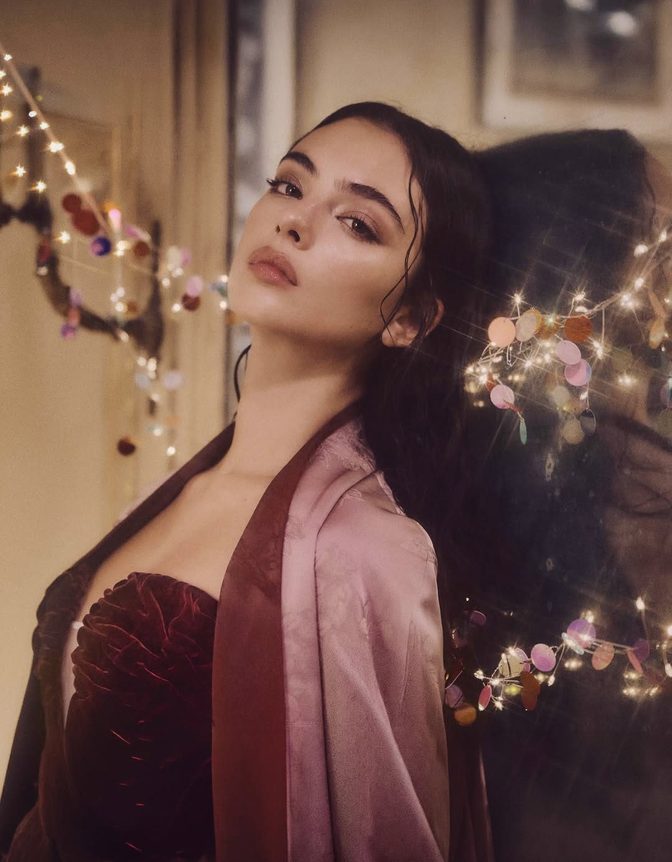 Deva Cassel Grazia Italia Sexy Cleavage Open Shirt Curves