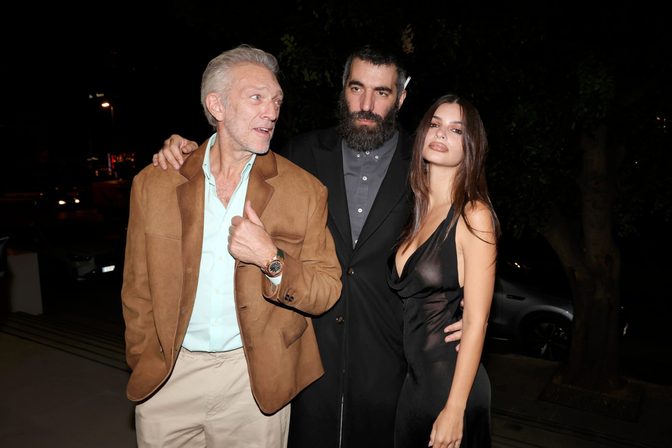 Emily Ratajkowski Nipples Cleavage See Through Sheer Dress