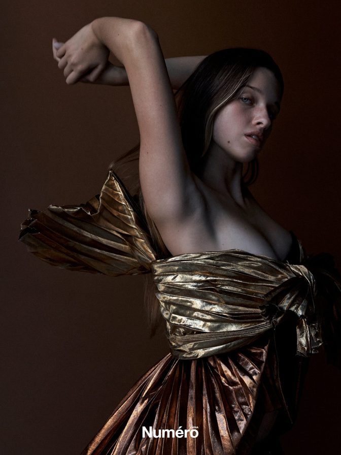Ever Anderson Nude Tease Copper Skirt Numero China