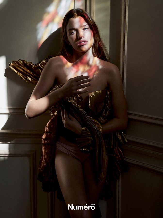 Ever Anderson Nude Tease Copper Skirt Numero China