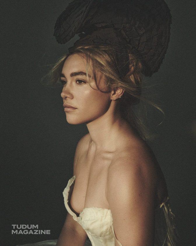 Florence Pugh Massive Cleavage Nipslip Tease