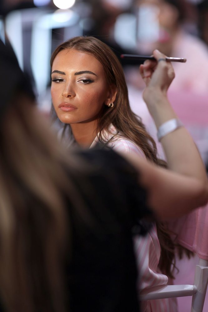 Gabriela Moura Pink Striped Robe Cleavage Vs Fashion Show