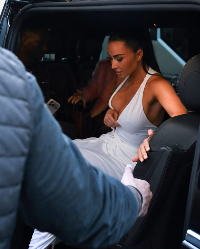 Kim Kardashian Big Breasts Cleavage White Gown Rome