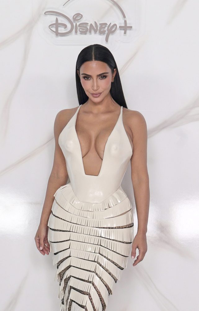 Kim Kardashian Cream Latex Plunge Braless Pokies Todo Vale