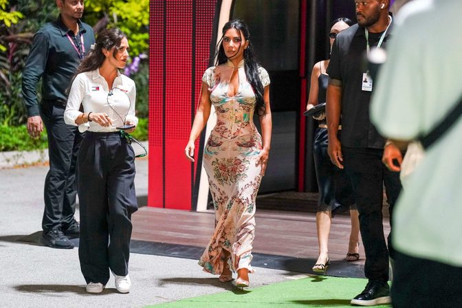 Kim Kardashian Vintage Cavalli Cleavage Singapore F1 Paddock