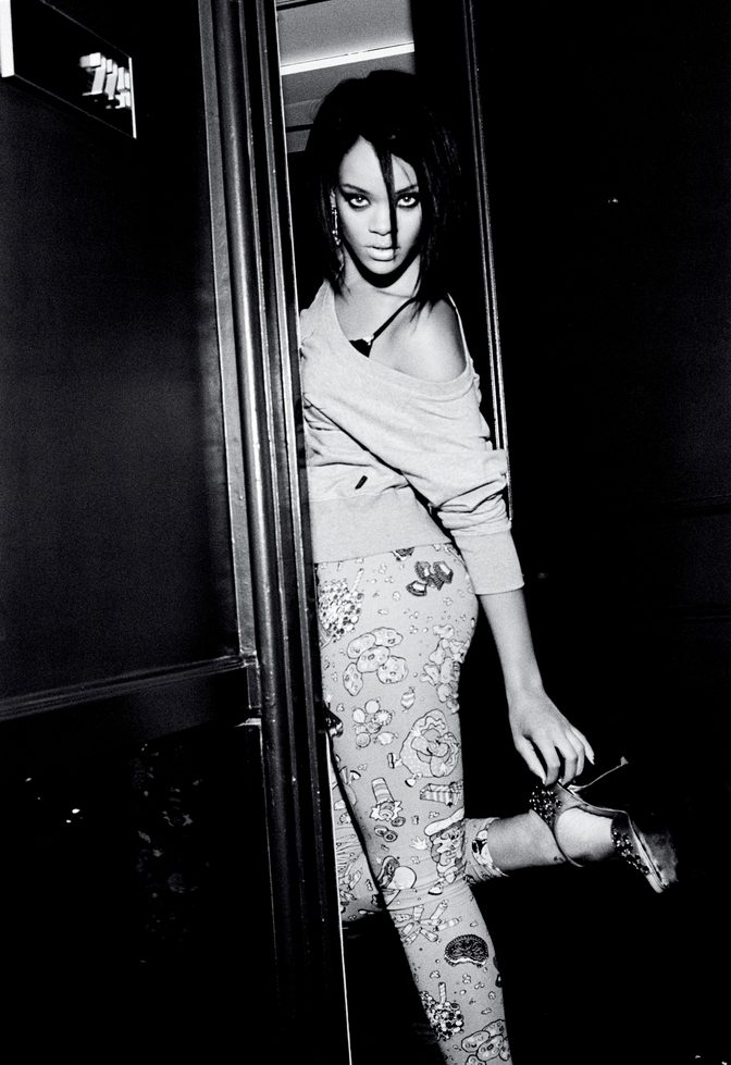 Rihanna Giant Magazine 2007 Ellen Von Unwerth Sexy Cleavage