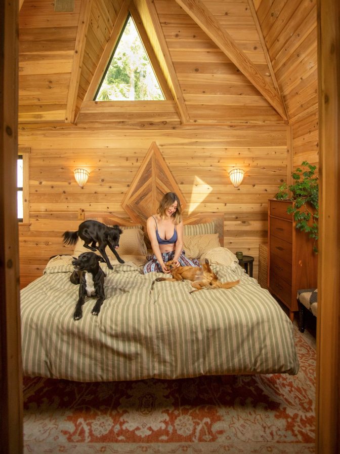 Sara Jean Underwood Deep Cleavage Cozy Cabin Morning