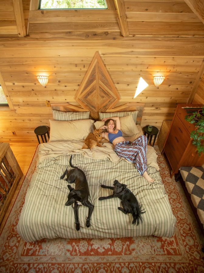 Sara Jean Underwood Deep Cleavage Cozy Cabin Morning