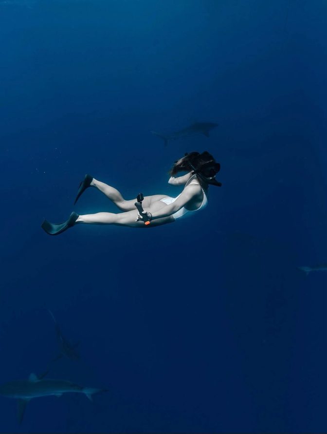 Sofie Dossi Ass Wet White Swimsuit Underwater 005
