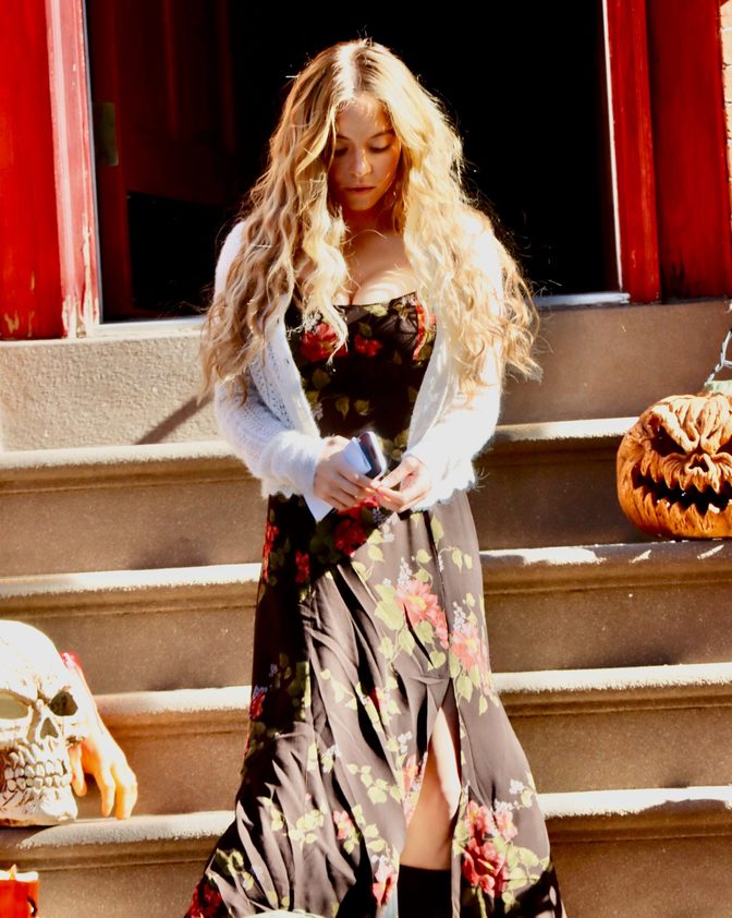 Sydney Sweeney Floral Dress Cleavage Housemaids Secret Set 003