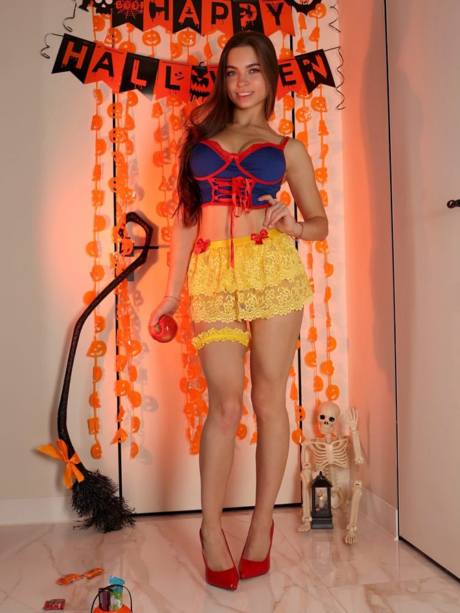 Valeriia Makusheva Boobs Ass Sexy Snow White Halloween Costume