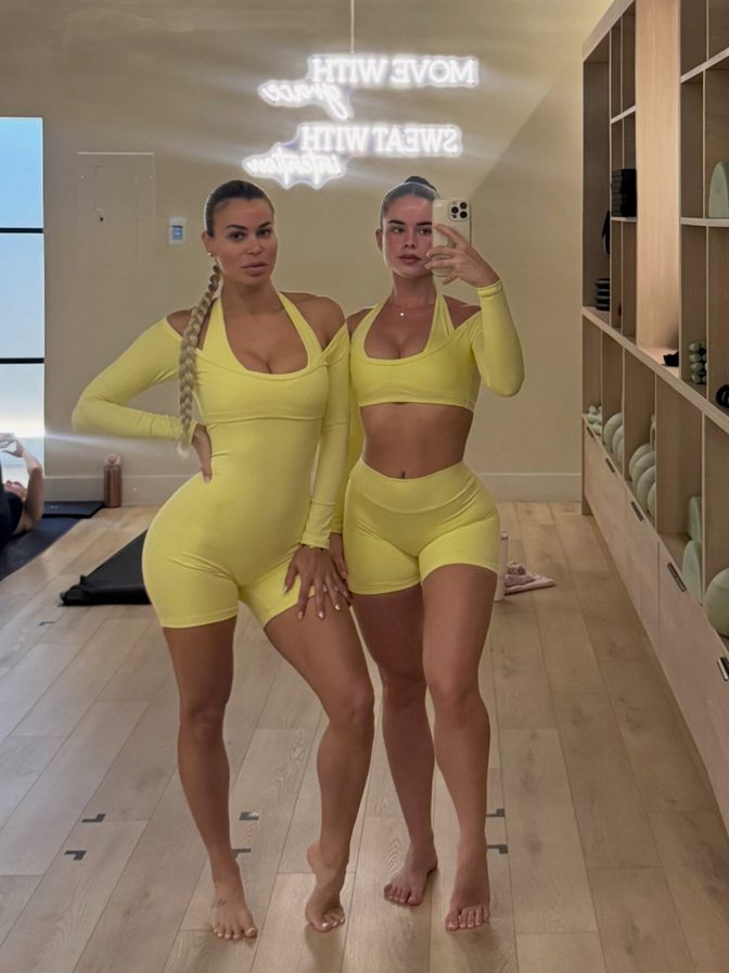 Yaslen Clemente Yellow Gym Set Cleavage Studio Selfies