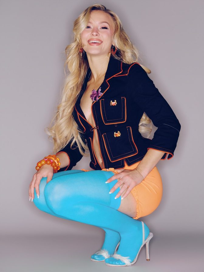 Zara Larsson Braless Open Jacket Nyt Blue Stockings