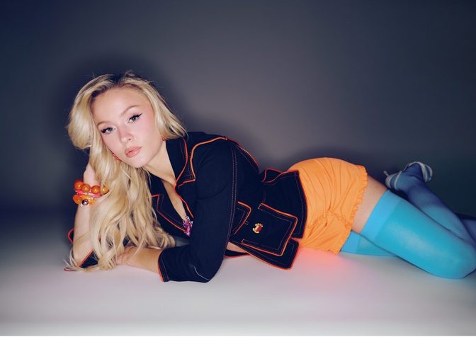 Zara Larsson Braless Open Jacket Nyt Blue Stockings