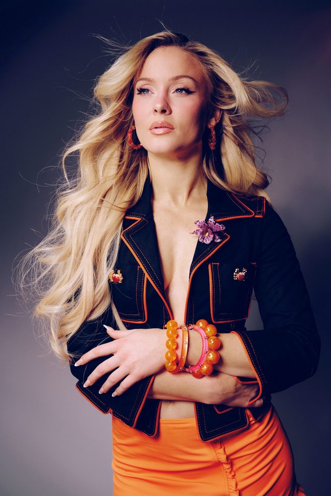 Zara Larsson Braless Open Jacket Nyt Blue Stockings